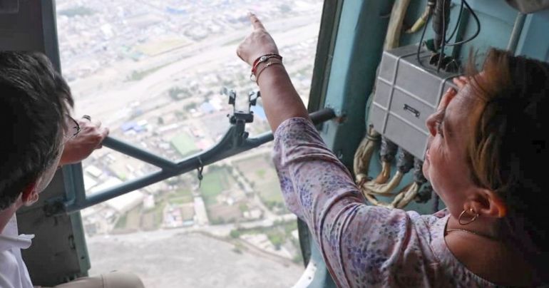 Dina Boluarte sobrevoló zonas afectadas por el incremento del caudal en la quebrada Huaycoloro