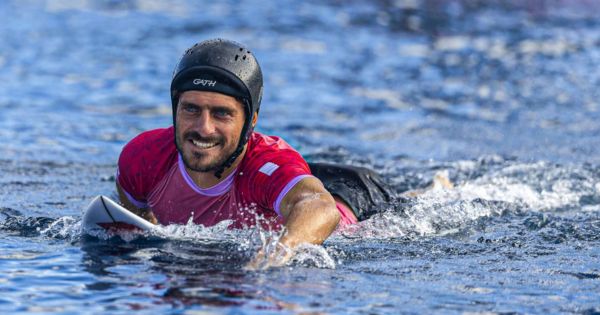 Portada: Alonso Correa busca clasificar a la gran final del surf de París 2024: ¿qué día y a qué hora competirá?