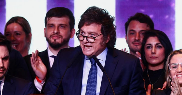 Portada: Javier Milei, presidente electo de Argentina, anuncia que impulsará privatización de medios estatales