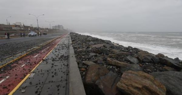 Callao: sector de la Costanera cerrado por fuertes oleajes