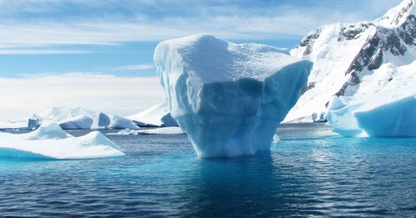 Portada: Antártida pierde un pedazo de hielo del tamaño de Argentina