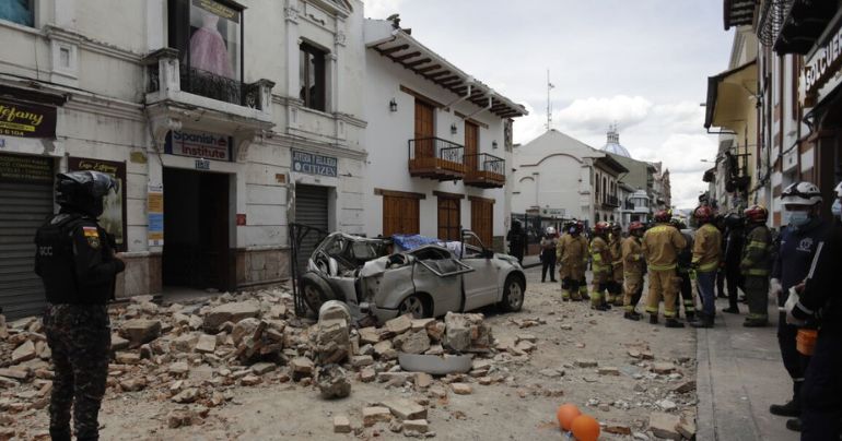 Ecuador: aumenta a 12 el número de fallecidos tras sismo de magnitud 6.5