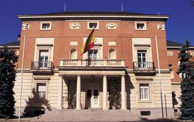 España le solicita al Perú que resuelva su crisis política por "vías constitucionales"