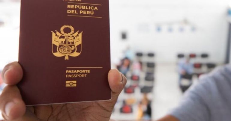 Portada: Congreso: este lunes se tratará tema de abastecimiento de pasaportes