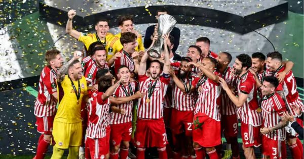 Portada: Olympiacos se consagró campeón de la Conference League: venció 1-0 a Fiorentina