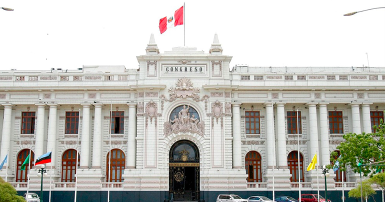 Comisión de Constitución reanudará debate de adelanto de elecciones este martes