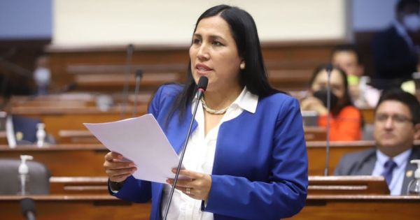 Flor Pablo admite que hizo consultorías para el Estado: "Tengo alta especialización"