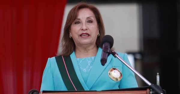 Portada: Dina Boluarte: denuncian que presidenta es coautora de un libro plagiado en más del 50%
