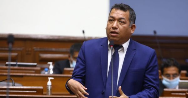 Congresistas de Acción Popular contra elección de Darwin Espinoza como vocero piden nueva votación