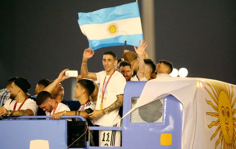 Portada: La caravana del campeón: Argentina festejó con sus hinchas tras ganar el Mundial Qatar 2022