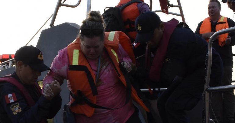 Portada: Callao: 22 turistas fueron rescatados tras naufragio de yate en La Punta