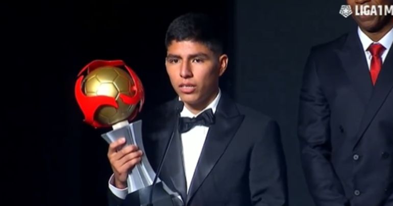 Portada: Piero Quispe es elegido como el mejor jugador del año 2023: "Este trofeo es un regalo de Dios"