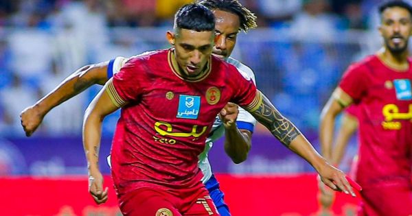 Portada: Christofer Gonzales le ganó duelo a André Carrillo en la liga de Arabia Saudita