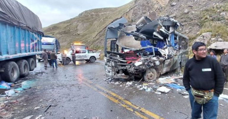 Junín: choque entre bus y un camión en La Oroya deja dos muertos y un herido