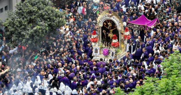 Señor de los Milagros: miles de devotos acompañaron a la sagrada imagen en su primer recorrido