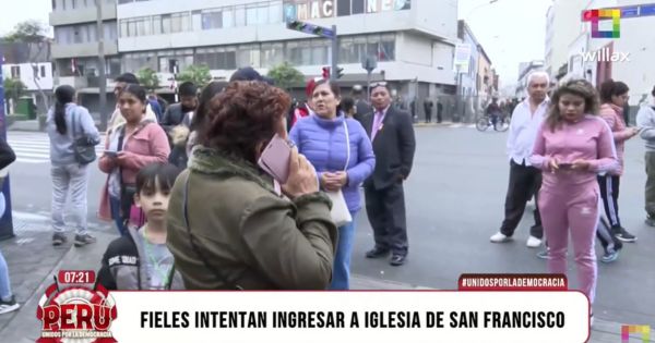 Fiestas Patrias: fieles intentan ingresar a iglesia de San Francisco  [VIDEO]