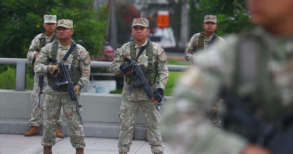 Ejecutivo anuncia que habrá mayor presencia de militares en zonas declaradas en emergencia