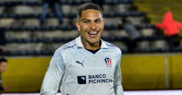 Paolo Guerrero estaría en los planes de Colo Colo, aseguran desde Chile