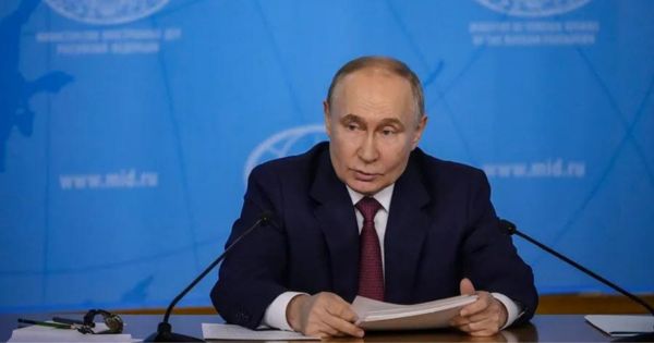 Vladímir Putin dispuesto a negociar y ordenar alto al fuego si Ucrania retira tropas y renuncia a la OTAN