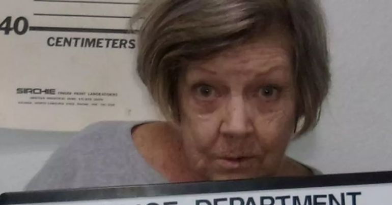 Portada: Mujer de 78 años en estado de ebriedad fue capturada por tercera vez por robar un banco