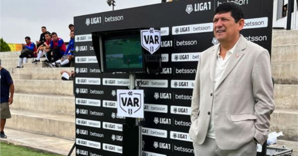 Agustín Lozano: "El VAR no es una solución, es una ayuda para el árbitro"