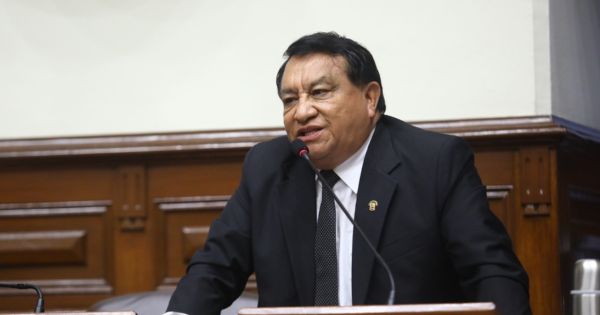 José Luna sobre posible renuncia de Alex Contreras: "Es urgente un cambio de rumbo del Gobierno"