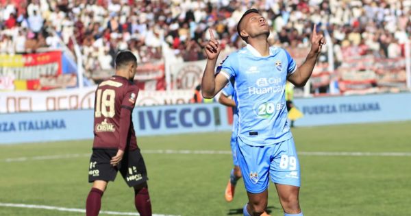 Portada: Universitario puso en peligro el primer lugar del Clausura: perdió 2-0 ante ADT (RESUMEN)