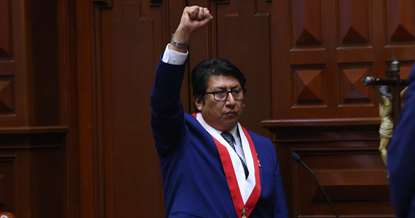 "Por la Asamblea Constituyente y una nueva Constitución": así juró Waldemar Cerrón a la segunda vicepresidencia del Congreso