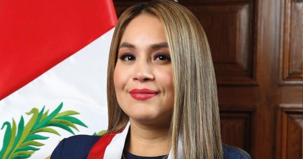 Portada: Congresista Cheryl Trigozo justifica su participación como cantante de cumbia: "Me invitan por mi arte"