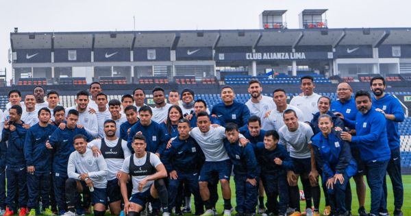 ¡Emotivo momento! Plantel de Alianza Lima recibió la visita del equipo de Futsal Down (VIDEO)