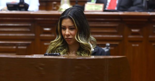 Portada: Congresistas presentan moción de censura contra Rosselli Amuruz