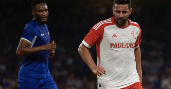 Portada: Claudio Pizarro participó en el partido de leyendas entre Bayer Múnich y Chelsea