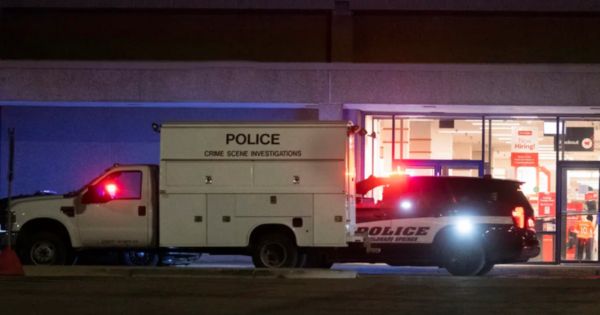 Un muerto y tres heridos deja tiroteo en centro comercial horas antes de Navidad en EE.UU.