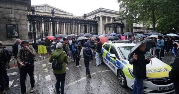 Portada: Museo Británico en Londres es cerrado por un ataque con cuchillo que dejó al menos un herido