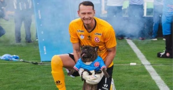 Diego Penny apareció con su mascota en la presentación del Deportivo Garcilaso