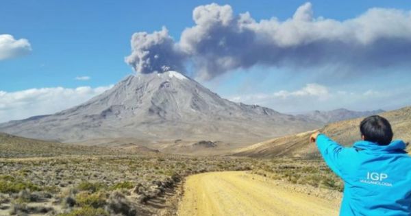 Volcán Ubinas registró este viernes nuevas explosiones