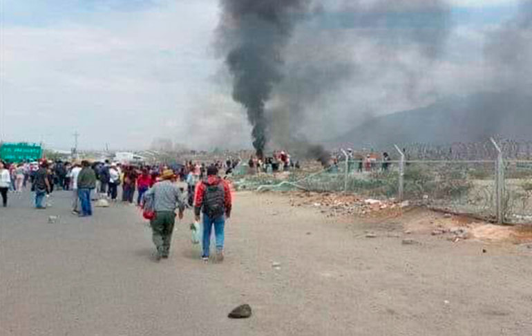 Arequipa: reportan un fallecido en intento de vándalos de tomar aeropuerto Alfredo Rodríguez Ballón