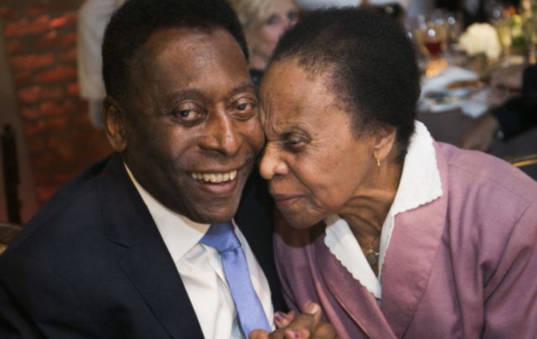 Portada: ¡Un dolor indescriptible! Celeste Arantes, madre de Pelé, le dará el último adiós a su hijo