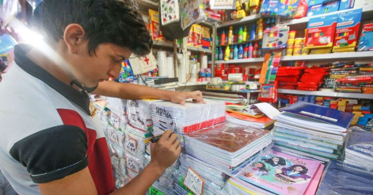 Portada: Campaña escolar: comerciantes de Mesa Redonda y Gamarra reportaron una gran caída en sus ventas