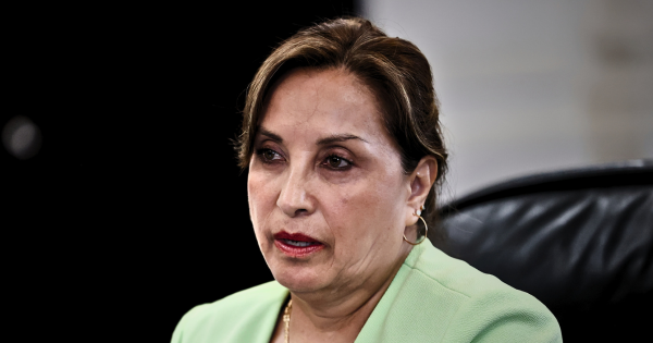 Dina Boluarte bajo la lupa: presidenta recibió hasta S/1,1 millones de origen desconocido, alerta UIF