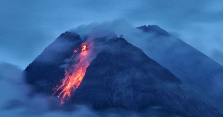 Indonesia: volcán Merapi, de los más activos del mundo, entró en erupción