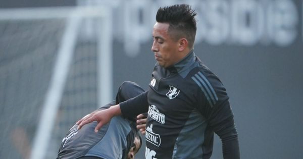 Christian Cueva tendría molestia en la rodilla: se le realizó una resonancia magnética