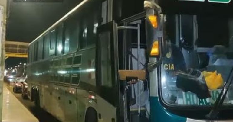 Portada: Delincuentes asaltan bus que retornaba de Lima a Huacho y se llevan más de S/15 mil