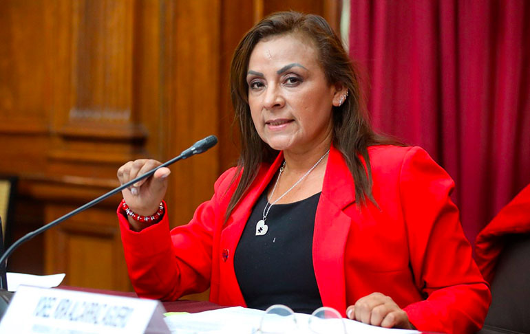 Congresista Kira Alcarraz renunció a la bancada Integridad y Desarrollo