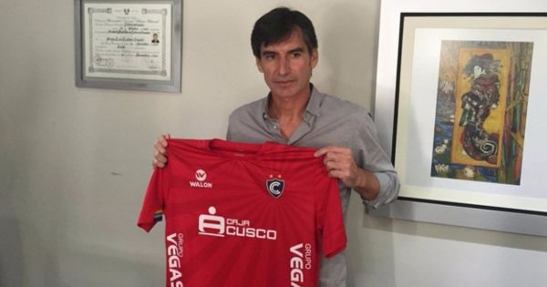 Cienciano anunció la renovación de Óscar Ibáñez como director técnico