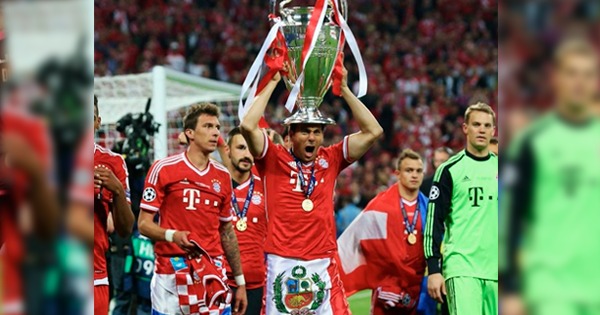 Bayern Múnich saludó al Perú por el Día de la Bandera: mostró una imagen de Claudio Pizarro