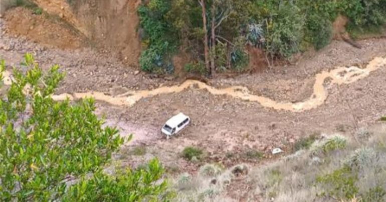 Pareja de esposos fallece tras caída de combi a un abismo en Áncash