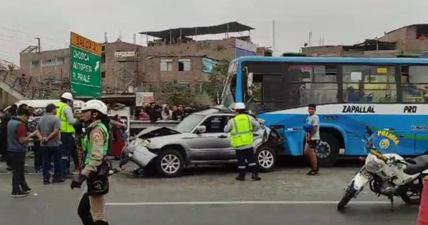 Portada: Fatal accidente en El Agustino: triple choque dejó un muerto y al menos 20 heridos