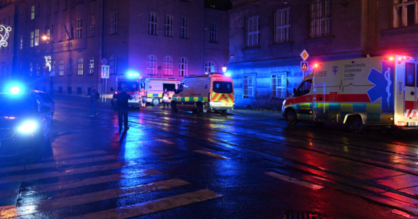 Portada: República Checa: sujeto desata tiroteo en universidad y deja más de 15 muertos