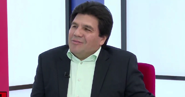 Carlos Paredes: "Christian Bustamante" es un troll pagado por Vizcarra